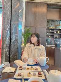 럭셔리한 분위기의 호텔 라운지에서 보내는 기념일🍫