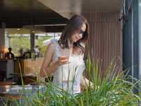 Takara Cafe and Wong Bar คาเฟ่ริมทะเลบางแสน 