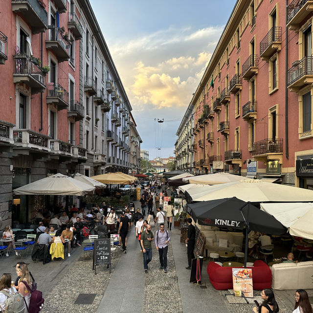 Lively atmosphere in the Naviglio Grande