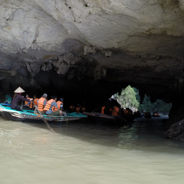 Kayaking around the Halong Bay 