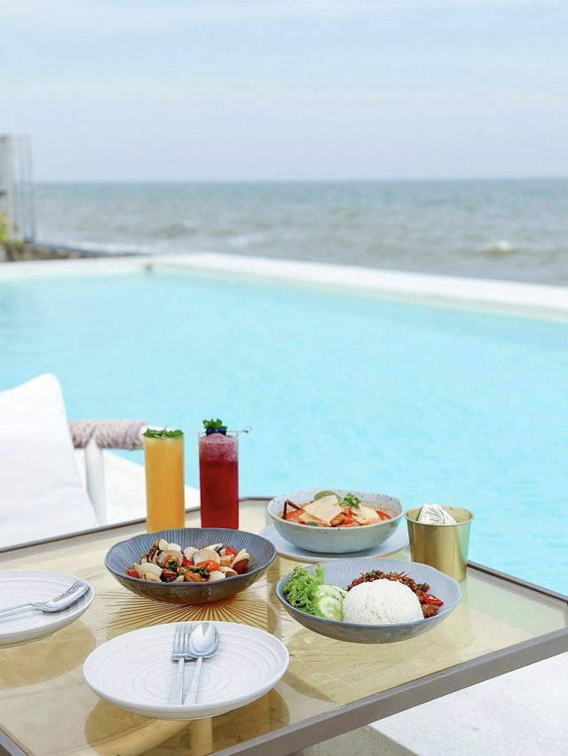 🍽️泰國華欣純白海邊泳池餐廳🤎