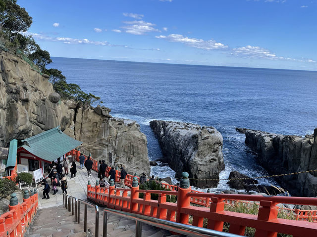 海岸の洞窟に建つ珍しい神社⛩️