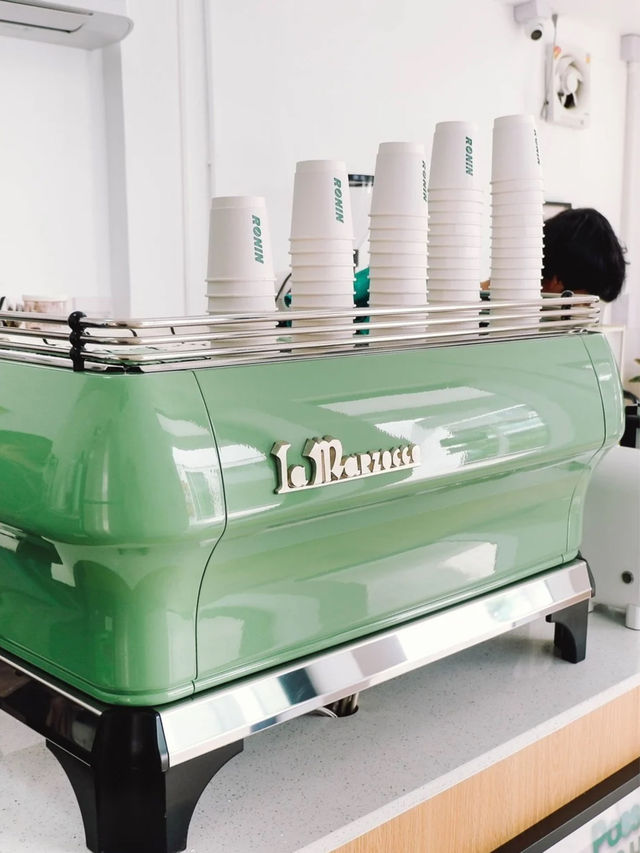🍵 RONIN COFFEE เป็นคาเฟ่ที่น่าสนใจในย่านลาดพร้าว 