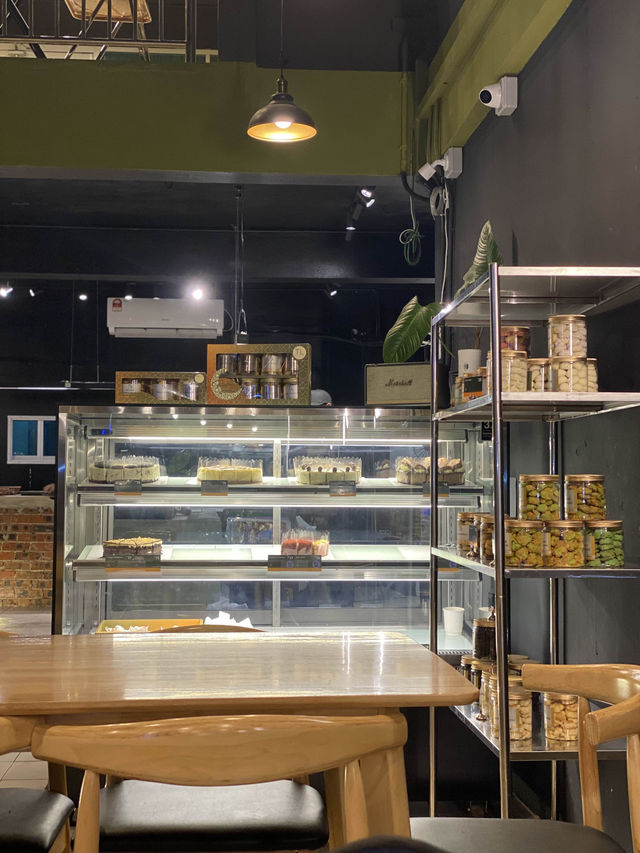 Hipster cafe with fantastic foods! 