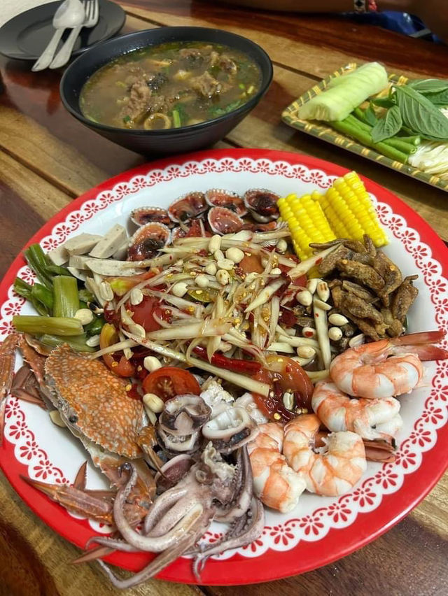 เด่นตำแซ่บ อาหารอีสาน 