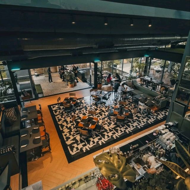 GREYHOUND CAFE | IT WOULDN'T BE GREYHOUND IF IT WASN'T SPACIOUS