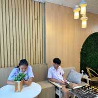 ร้านน้ำผลไม้สดปั่นที่ใส่แบบจุกๆ