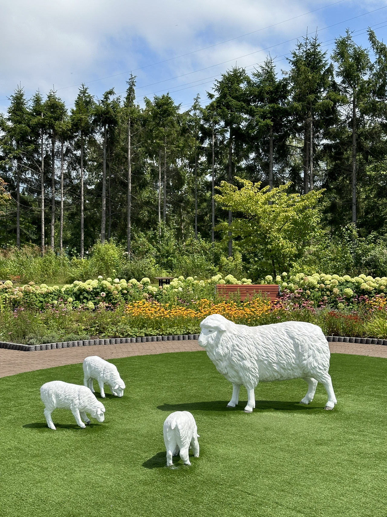 🚗 While driving, take a break 🐄 and stop by a pretty rest area in Hokkaido! 💐