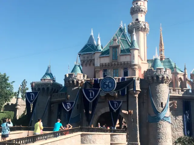 어른 아이 할 것 없이 모두가 좋아하는 동화 속 공간 디즈니랜드