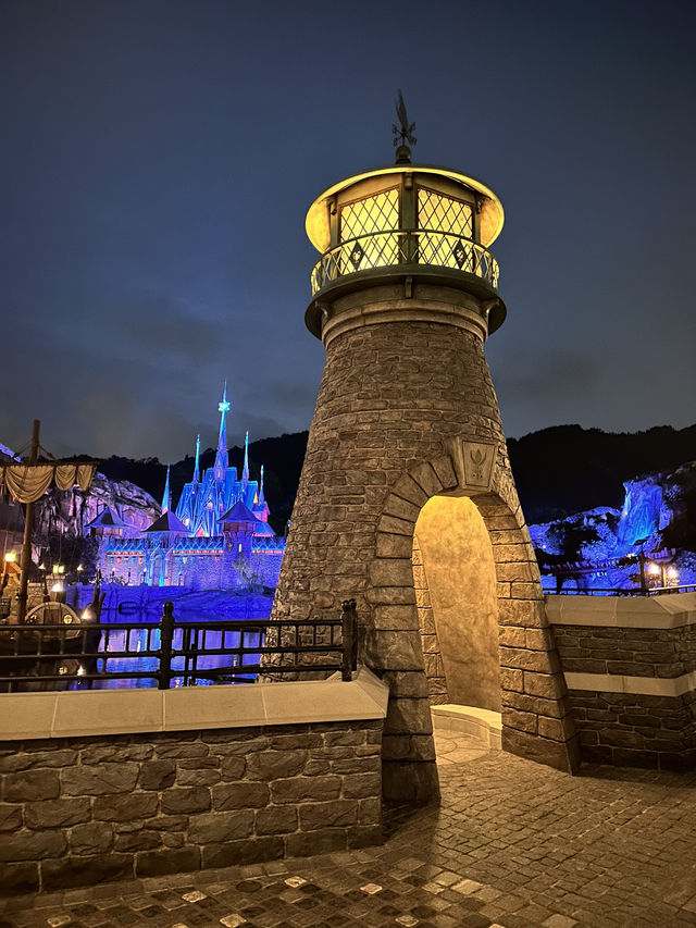 World’s FIRST EVER Frozen-themed land ❄️