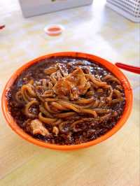 Enjoying Local Thick Black Noodles at Atap-OD Yong Peng