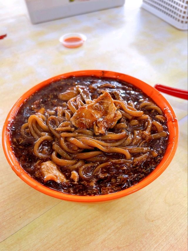 Enjoying Local Thick Black Noodles at Atap-OD Yong Peng