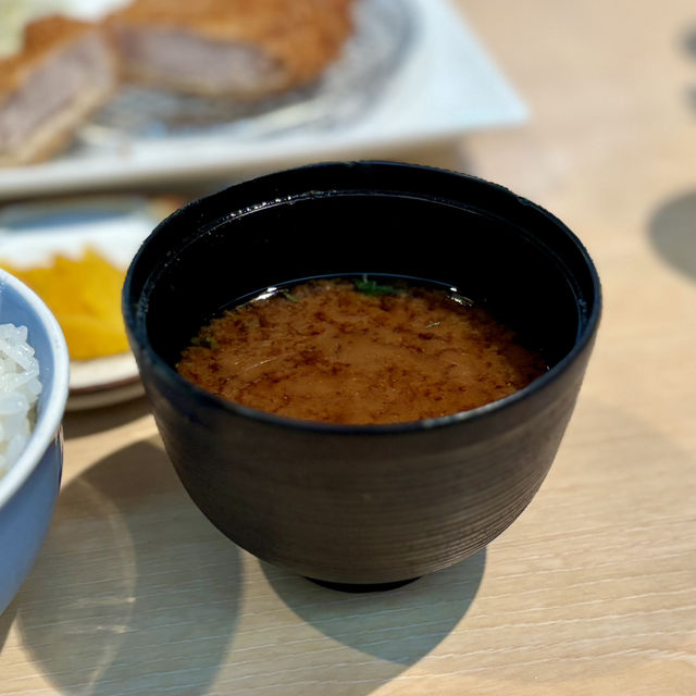 【大阪・梅田】1962年創業の老舗とんかつ専門店「梅八 阪急三番街店」