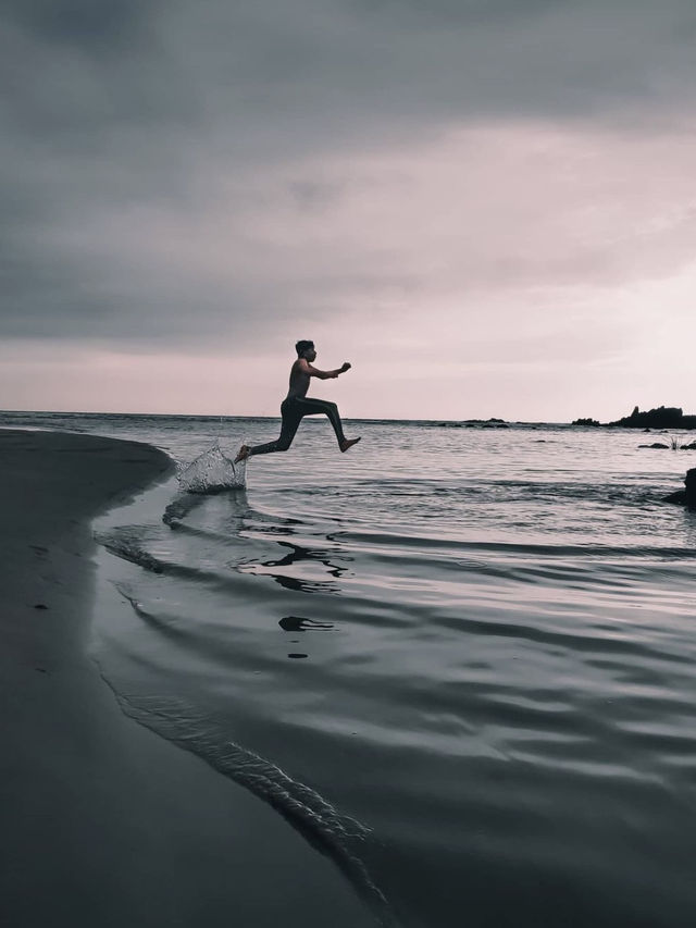 Sun, Sand, and Serenity: Discover Vadanappally Beach’s Hidden Charm!