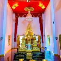 สักการะสิ่งศักดิ์สิทธิ์วัดราษฎร์ศรัทธา