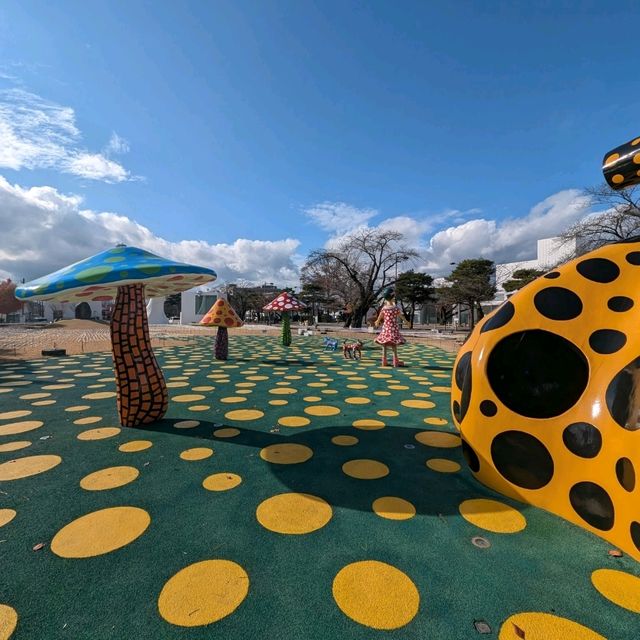 🇯🇵青森「十和田美術館」藝術與童心共舞，整座城市都是美術館！