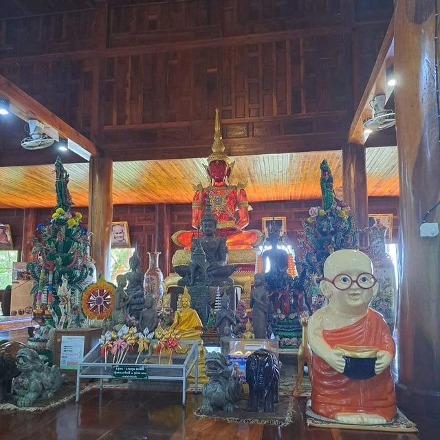 ศาลาการเปรียญไม้ขนาดใหญ่ที่สุดในประเทศ