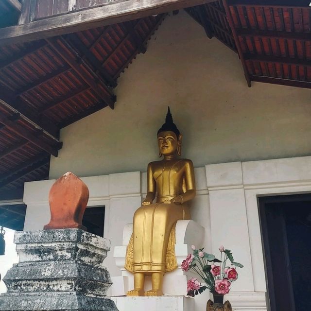 วัดเขาพระอานนท์ วัดเก่าแก่ในสุราษฎร์ธานี