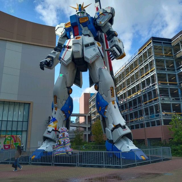 福崗LaLaport巨型高達