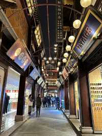 Yuyuan Old Street: Shanghai’s Nighttime Wonderland