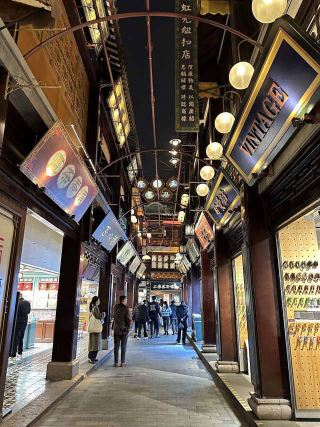 Yuyuan Old Street: Shanghai’s Nighttime Wonderland