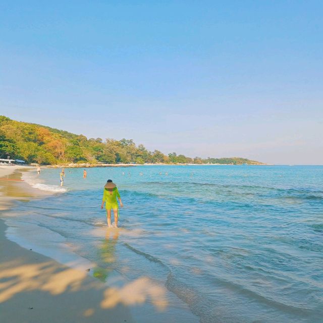 泰國沙美島最大的海灘景點:鑽石海灘。適合休閒娛樂游泳拍照📸