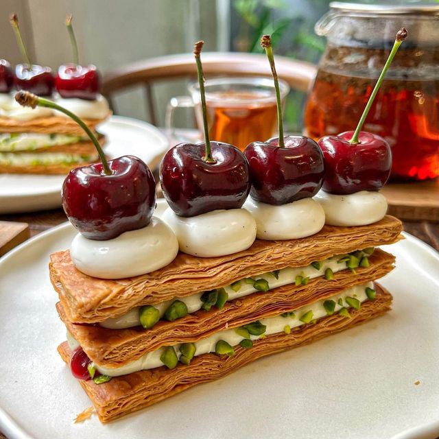 Cherry and pistachio millefeuille🍒