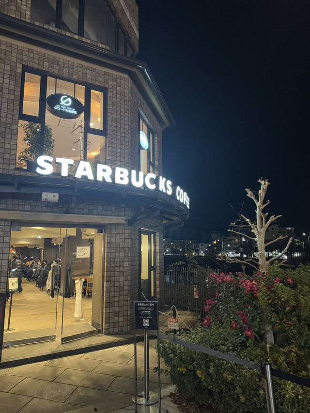 Beautiful Starbucks Coffee Kyoto Sanjo-ohashi Bridge