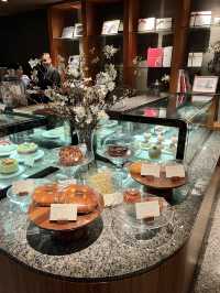 Elegant Sweet Escape at The Peak Lounge, Park Hyatt Tokyo