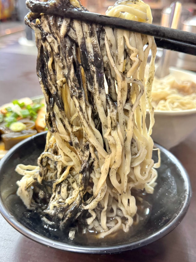 老店頭台南意麵 (Old Shop Tainan Yi Mian) – A 24/7 Traditional Noodle Gem by Tonghua Night Market 老店頭台南意麵 (Old Shop Tainan Yi Mian) – A 24/7 Traditional Noodle Gem by Tonghua Night Market