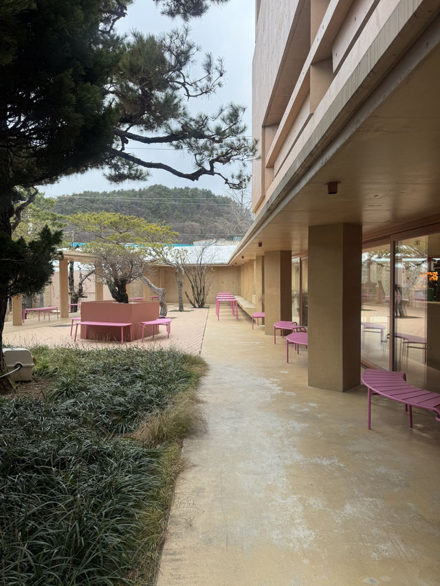 세련된 건축과 모던한 인테리어