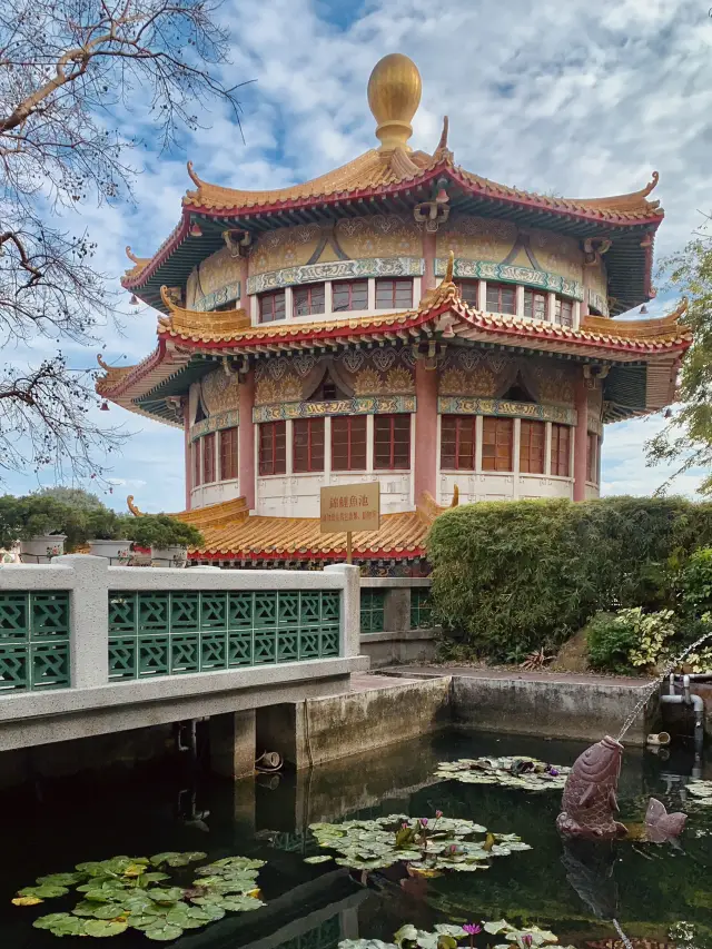 Guide to visiting the Underrated Yuen Yuen temple