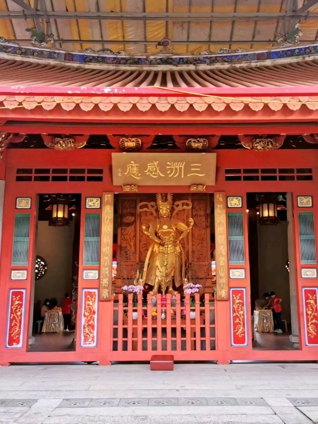 Lian Shan Shuang Lin Monastery in Singapore