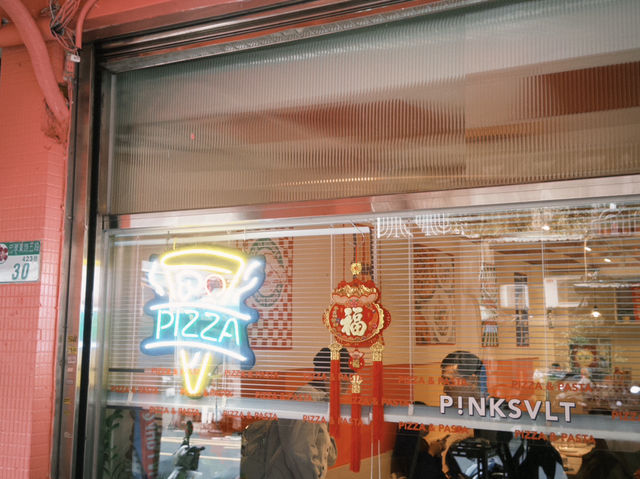🍕 PINK SVLT：おしゃれなアメリカンスタイルの絶品イタリアンレストラン 🇺🇸🍝