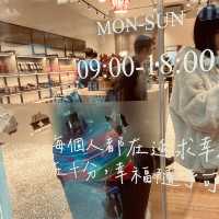 新開幕！十分老街這間伴手禮店超夯！