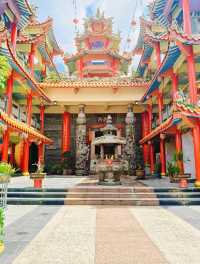 Seek the Dragon's: An Adventurer's Guide to Yong Peng's Cave Temple