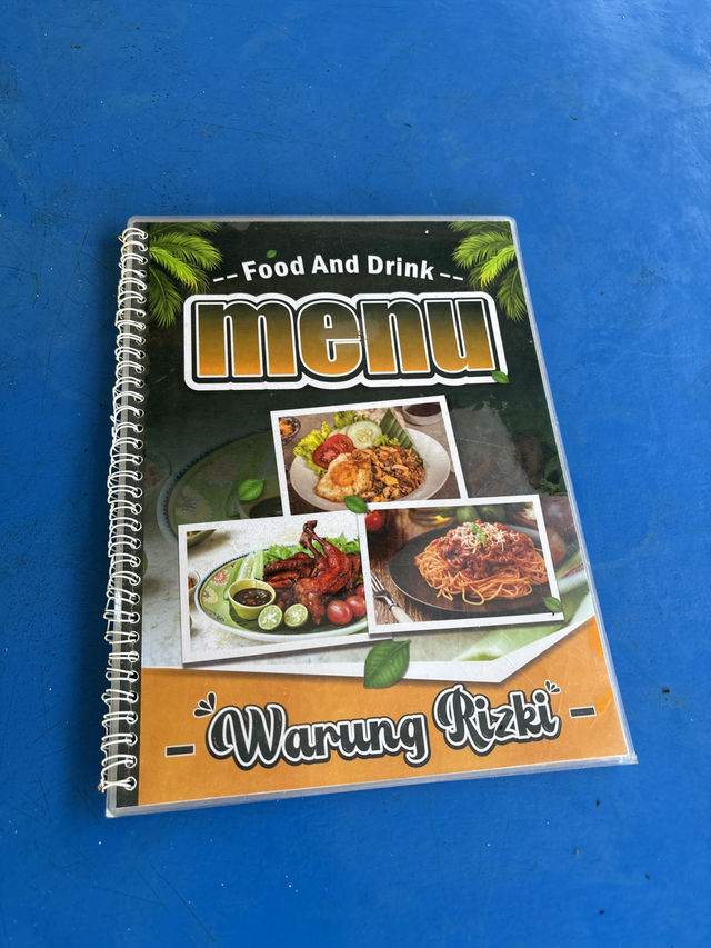 Warung Rizki: Where Coconuts and Chill Vibes Meet 🌴🥥
