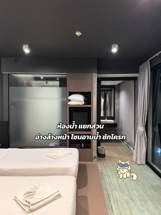 รร ติดสนามบินภูเก็ต ใกล้หาด 📍