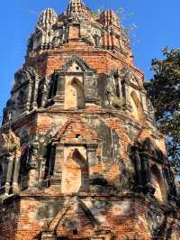 Time Stands Still: The Timeless Beauty of Wat Mahathat