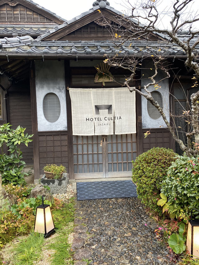 日本庭園を臨みながらホテルアフタヌーンティー