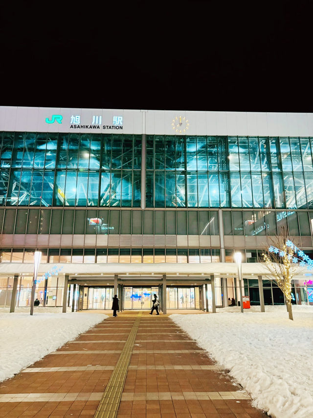 【北海道】旭川JR站、AEON Mall：交通方便，連接JR站的購物商場