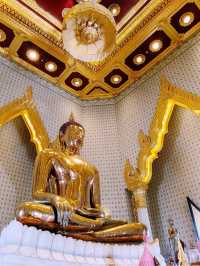 Wat Traimit’s Golden Wonder: A Shrine of Pure Splendor!