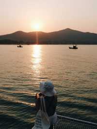 นั่งมองวิวทะเลแล้วมันฮีลใจ 🧡🌊