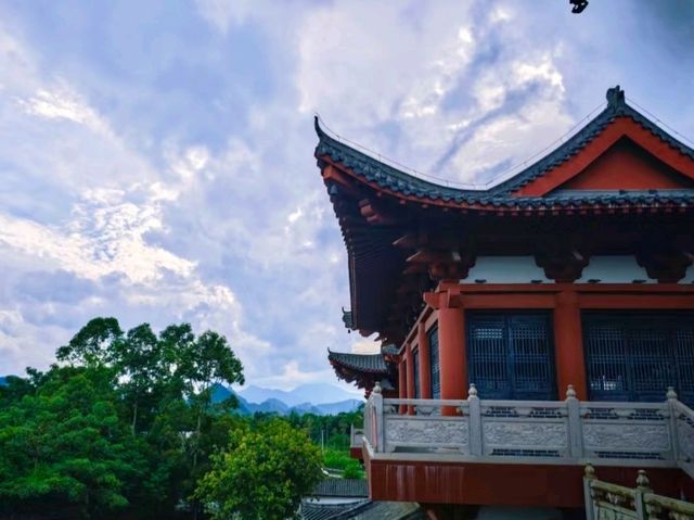 Hemei Tantang: A Dreamy Ride Through Lotus Fields