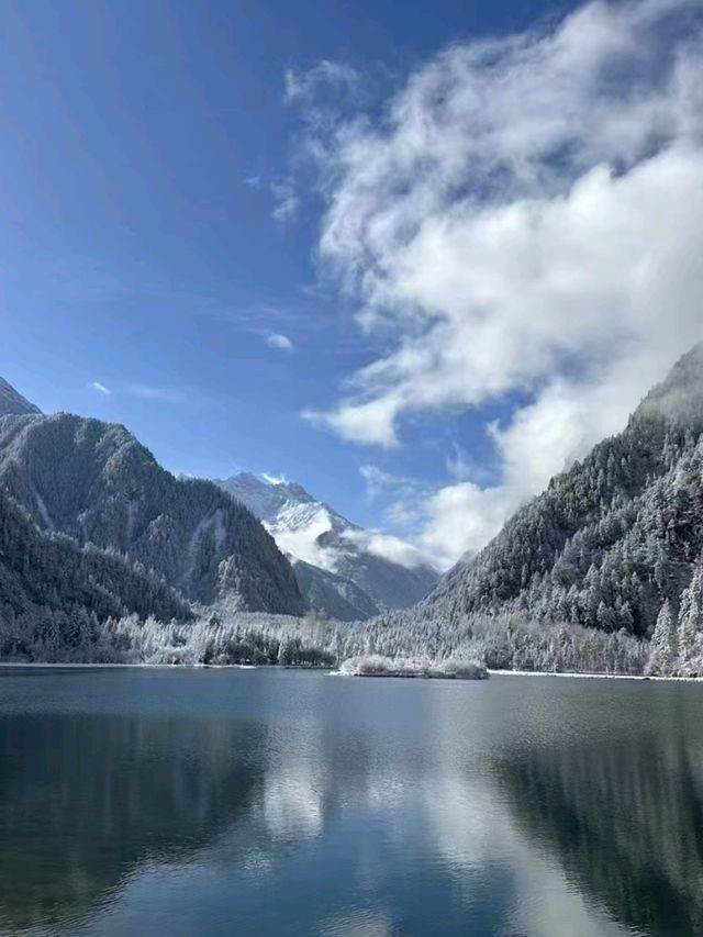 Into the Snowy Dreamscape: Winter Escapes in Bipenggou