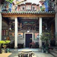 🏯 Nyonya Nostalgia: Opulent Mansions, Spicy Secrets & a Ghost(?) Sighting in Penang 🌶️