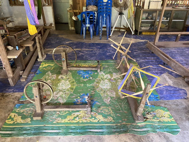 กลุ่มสตรีทอผ้าบ้านท่ากระจาย