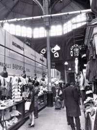 Spectacular main entrance to marketplace from the road