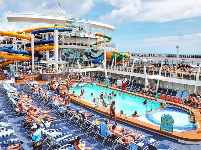 "Harmony of the Seas: 3 Wild Days, Zero Regrets" 🌊🎢🍹