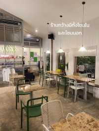 🥂 แนะนำคาเฟ่ลับ กลางวันเป็นคาเฟ่ กลางคืนนั่งชิลล์